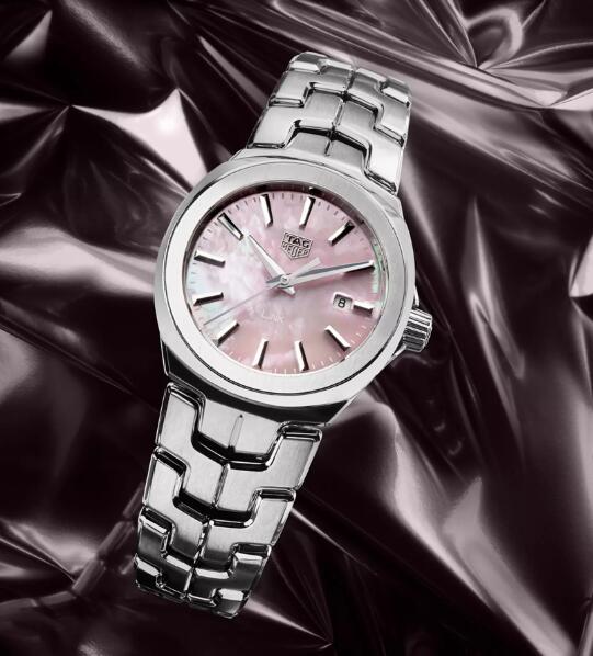 The whole timepieces are much welcomed by ladies who have a good taste.