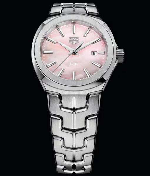 The pink dials have exquisite details, attractive to young ladies. 
