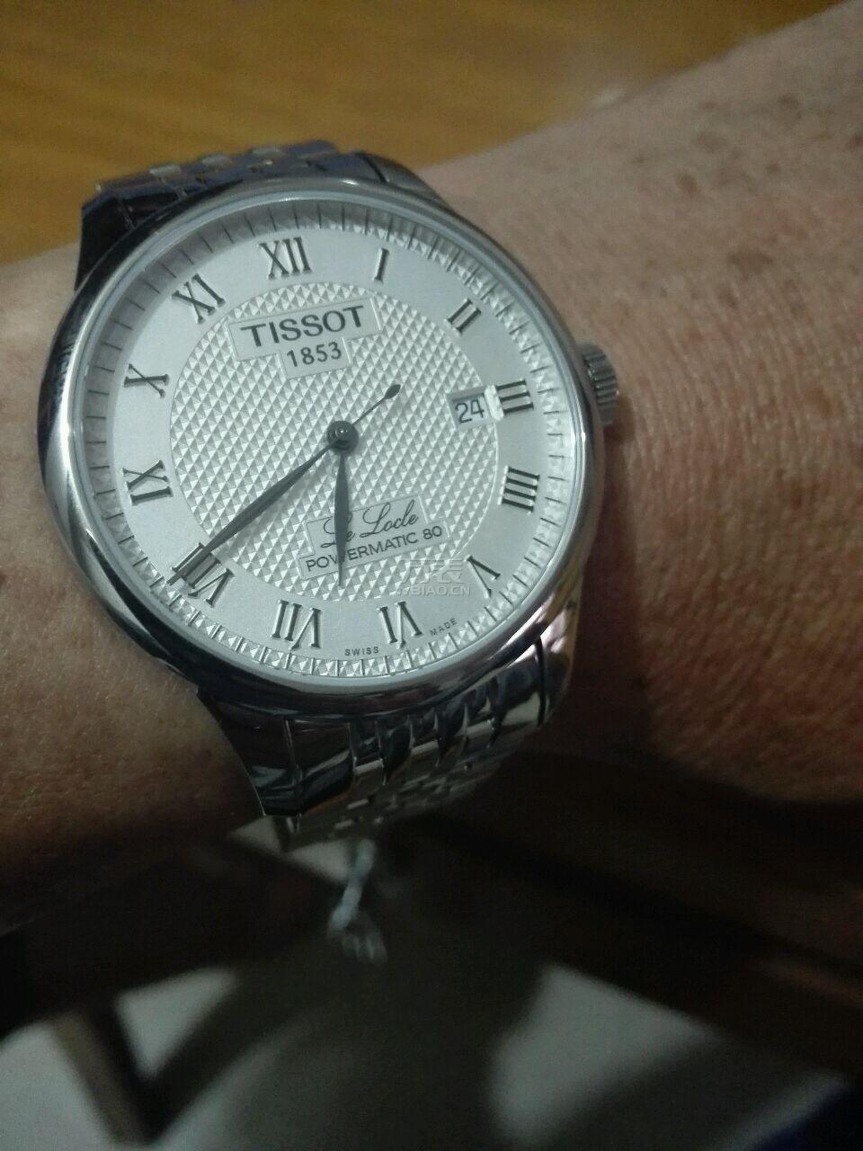 The elegant and simple Tissot will enhance the charm of the men wearers perfectly.