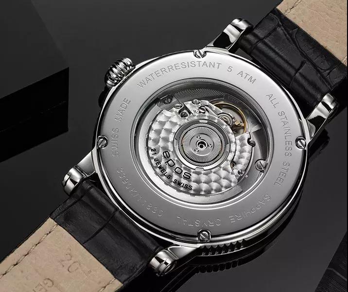 The exquisite movement could be viewed through the transparent caseback.