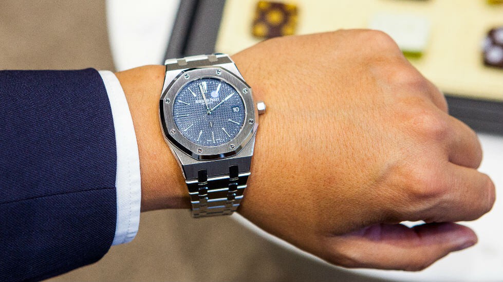 It is strange that many women are not interested in the classic Audemars Piguet Royal Oak.