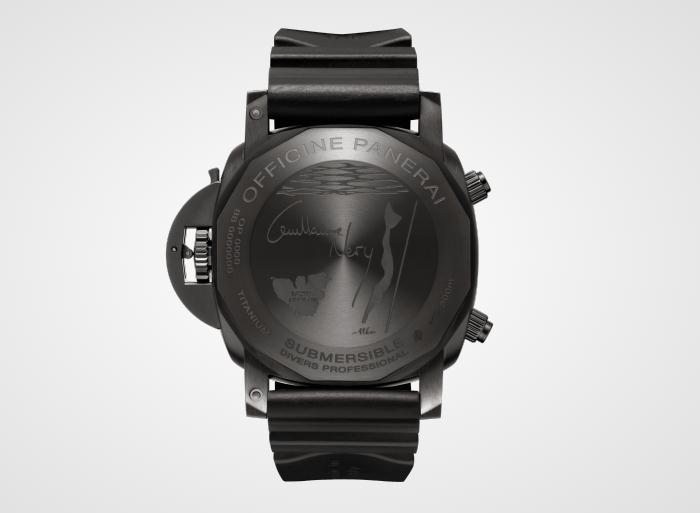 The water resistant copy watches have black rubber straps.