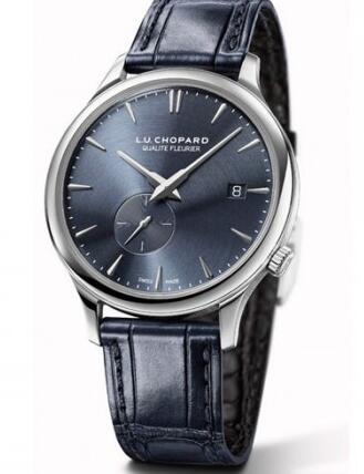 The blue leather strap matches the timepiece very well.