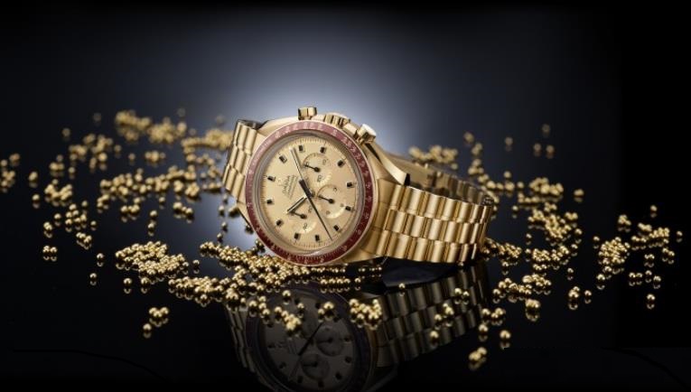 The luxury replica watches are made from MoonshineTM 18K gold.