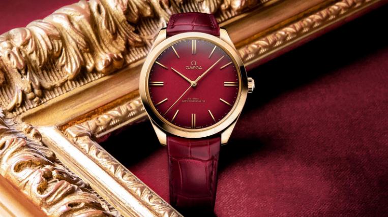 The 18k red gold fake watches have red dials.
