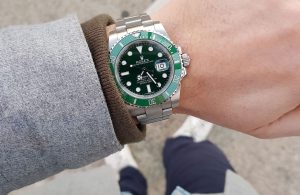 The green dial fake watch is waterproof.